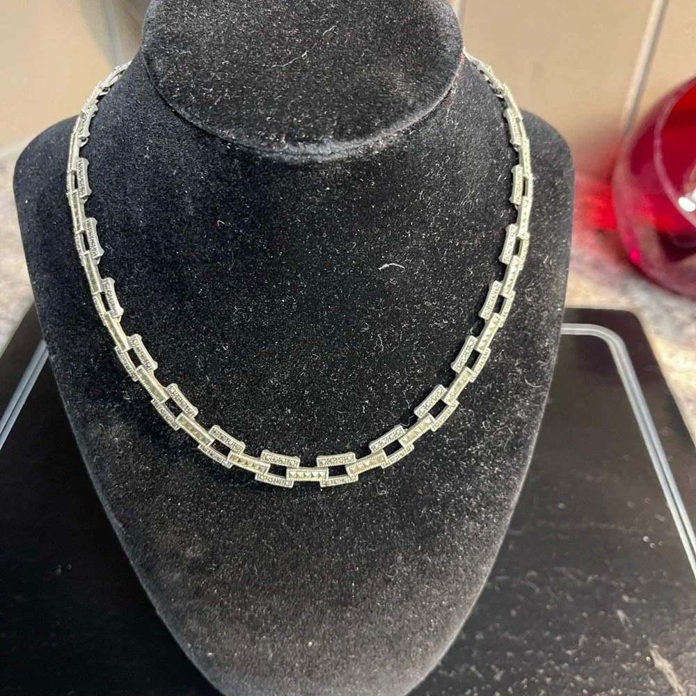 Elegant Sterling Silver 14” Marcasite Tank Track Design Necklace. - Picture 3 of 11